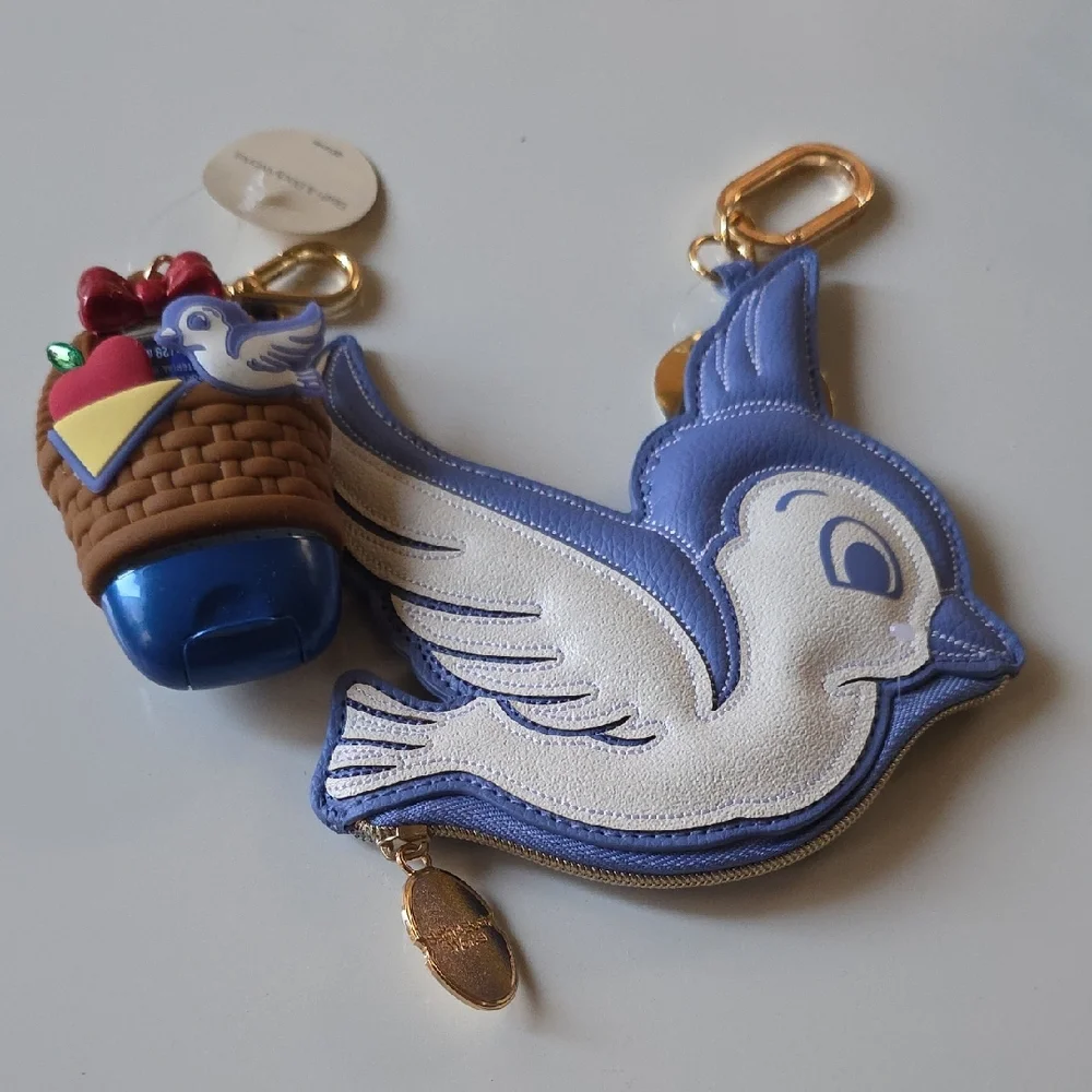 Bath & Body Works Disney SNOW WHITE Bag Charm‎ and Sanitizer Holder.